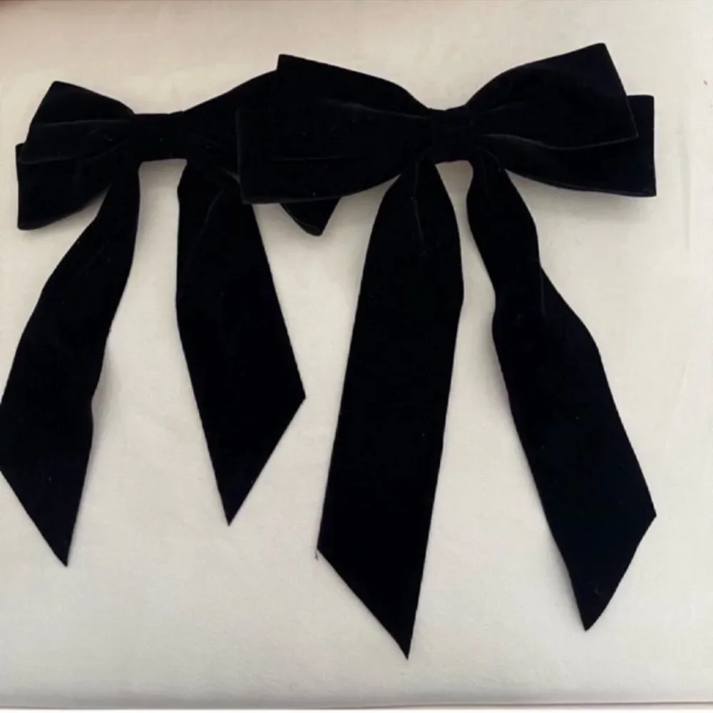 2 pcs Elegant Black Velvet Hair Bow